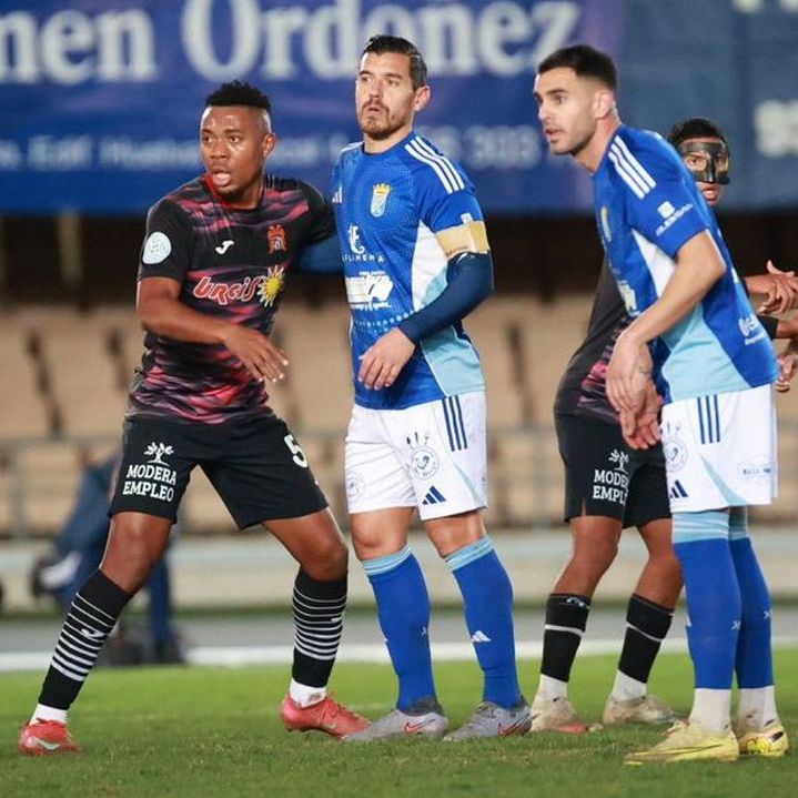 🔵⚪️El Águilas sobrevive a la “guerra” de Jerez y mantiene el liderato tras un partido que mereció ganar (1-1).
Foto: XereZ CD
📰CRÓNICA: todoaguilas.es/index.php/;foc…