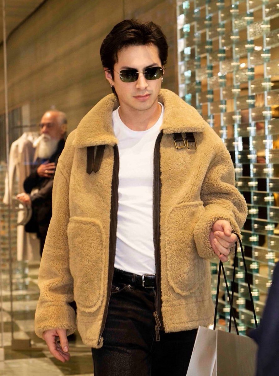 haliwriteswords's tweet image. patrick swayze’s son and keanu reeves’ son