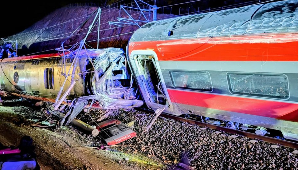 abc_es's tweet image. 🔴 #ÚLTIMAHORA Al menos dos muertos tras el descarrilamiento de dos trenes en Córdoba

✍ Informa @josemaguilera 

🔗 ver.abc.es/bnt1q