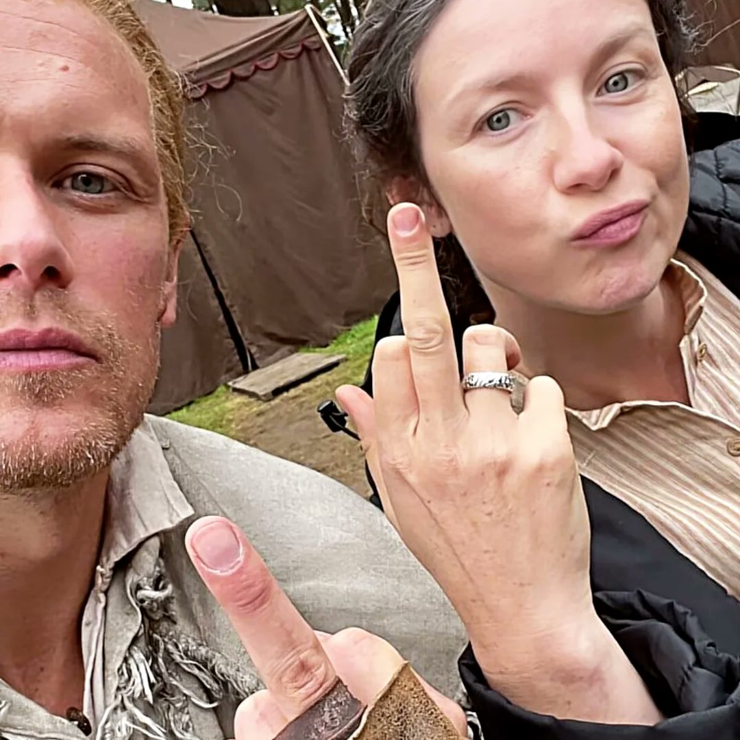 point_blank1959's tweet photo. Surely adept at sign language! #SamHeughan #CaitrionaBalfe #Outlanderbts https://t.co/HeEJXwGcY8