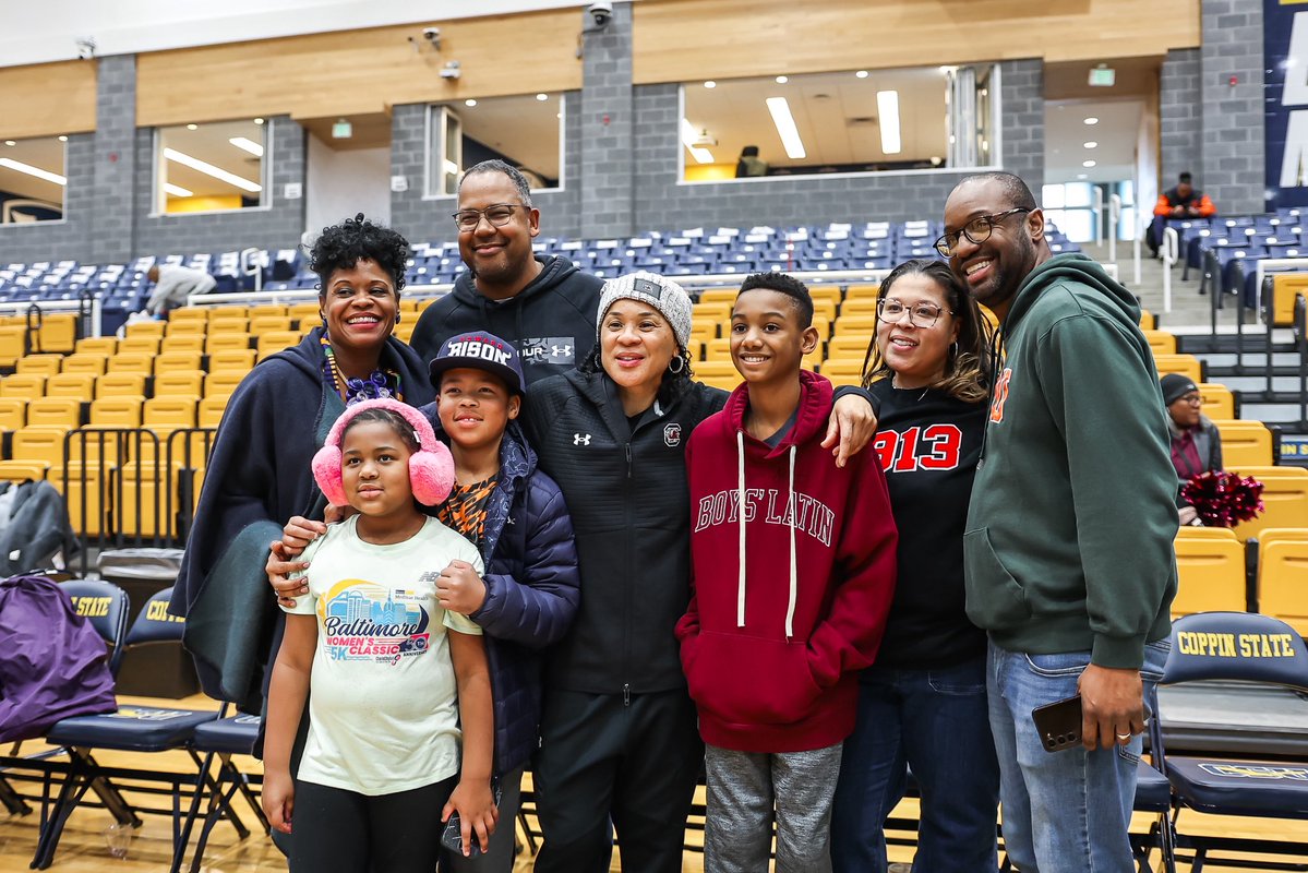 GamecockWBB's tweet image. The line to see the GOAT @dawnstaley was long - thanks for the love Baltimore!