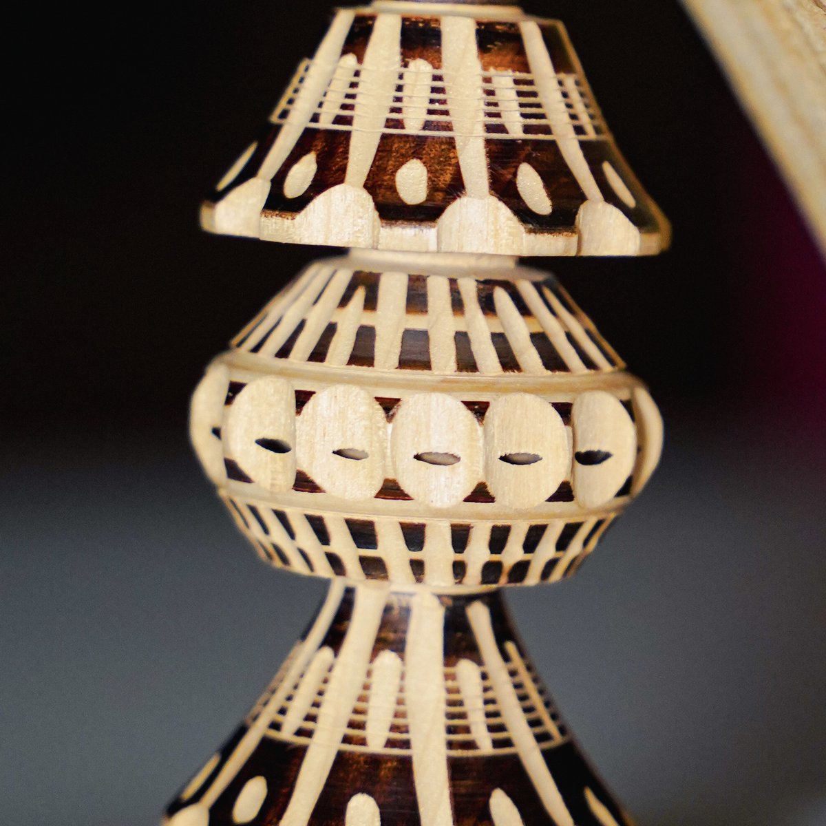 museofranzmayer's tweet photo. Molinillos para preparar chocolate... ¿en los zapatos?
🍫🍫
Descubre cómo @carlafdesign, en conjunto con artesanos de México, transforma estos utensilios tradicionales en zapatos atemporales.
✂️ Visita #ModaHoy en el Museo Franz Mayer
🎟️ https://t.co/SLXEIXDDay https://t.co/Nm0WC4jiKd