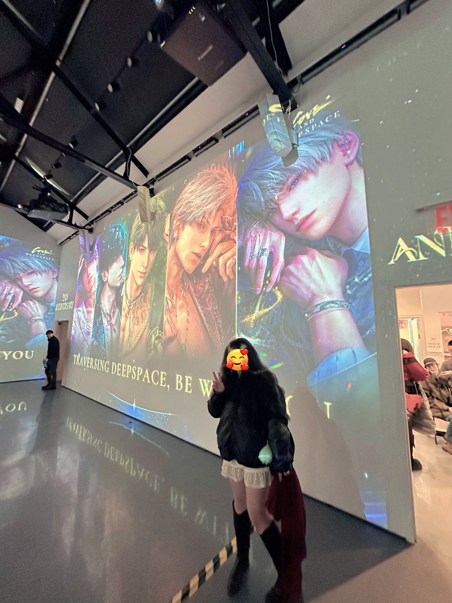 keybladeri's tweet photo. Love and Deepspace 2nd anniversary in NYC☆

This game has got me through so many of the bad times. Here’s to another fun year where I can enjoy the game with those closest to me ♪

 #WithHimInDeepspace #LoveandDeepspace https://t.co/qAfN7SSG7p