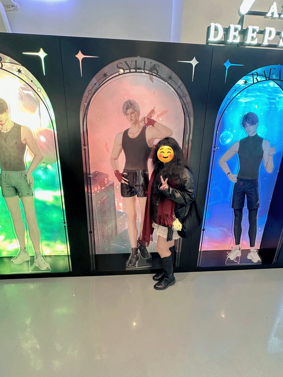 keybladeri's tweet photo. Love and Deepspace 2nd anniversary in NYC☆

This game has got me through so many of the bad times. Here’s to another fun year where I can enjoy the game with those closest to me ♪

 #WithHimInDeepspace #LoveandDeepspace https://t.co/qAfN7SSG7p