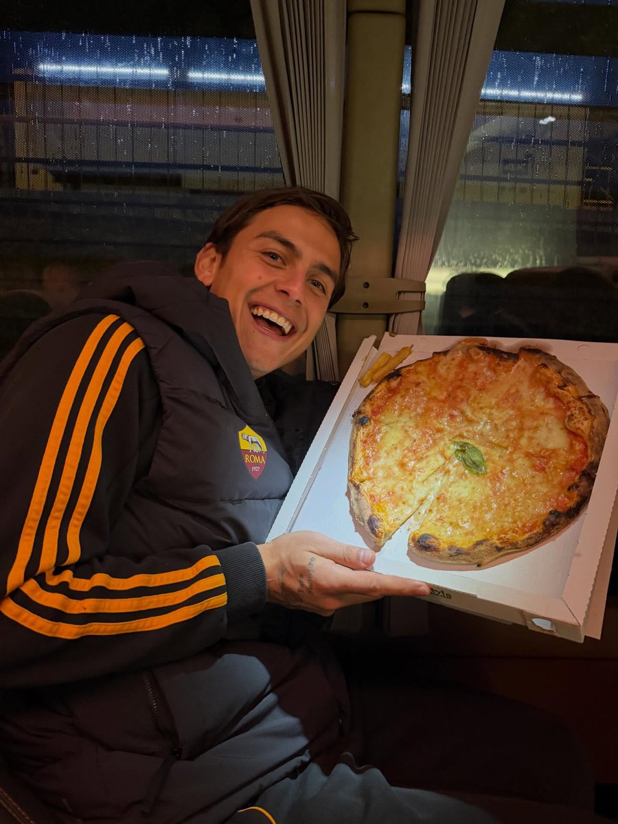 AS Roma Pics That Go Hard tweet media