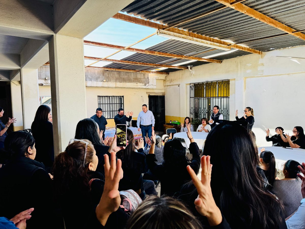 Hoy asistí junto con mi esposa <a href="/pattyruibal/">Patricia Ruibal</a> al Templo San Francisco Javier, para convivir y conocer a la comunidad de la Diócesis Pastoral de Sordos.

Me dio mucho gusto saludarlos y reafirmar mi compromiso para trabajar por una ciudad más accesible, incluyente y con igualdad de