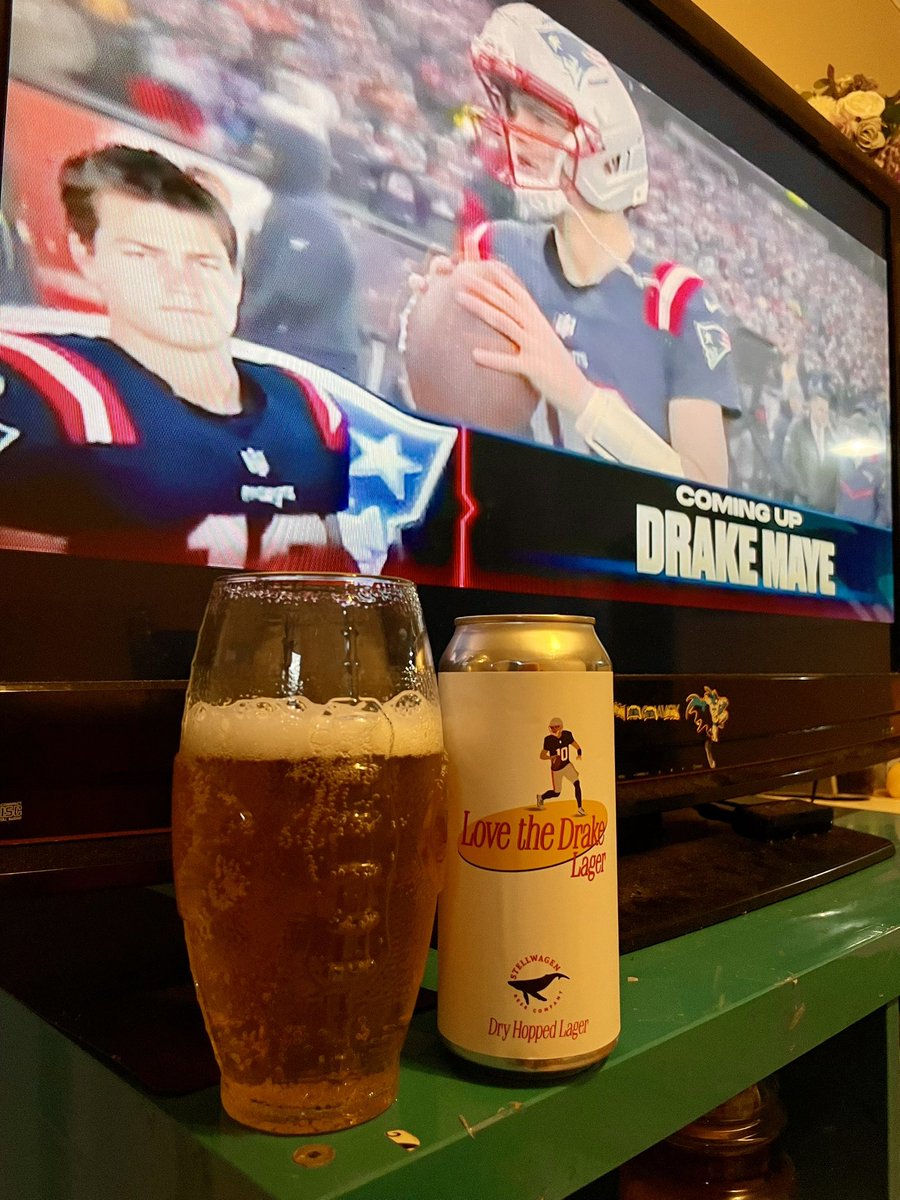 MassBrewBros's tweet photo. Love The Drake
@stellwagenbeer 

Go Pats!! 🏈🍻

#drakemaye
#drakedrakemayemaye
#patriots https://t.co/4qRMyuNBsx