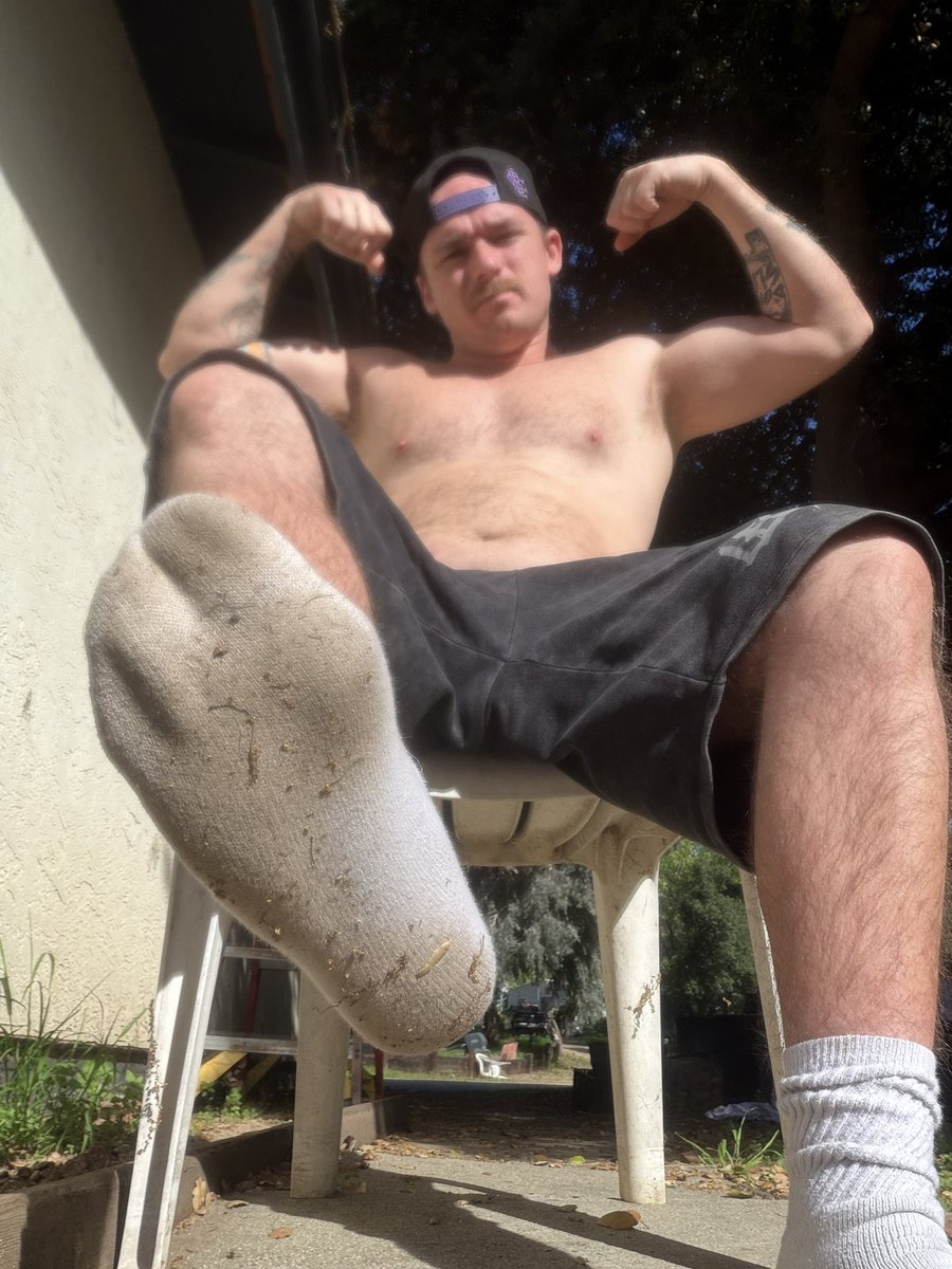 How many licks will it take? #findom #popperpigs #cashking #footking #sellingcontent #cam #cashmaster #footmaster