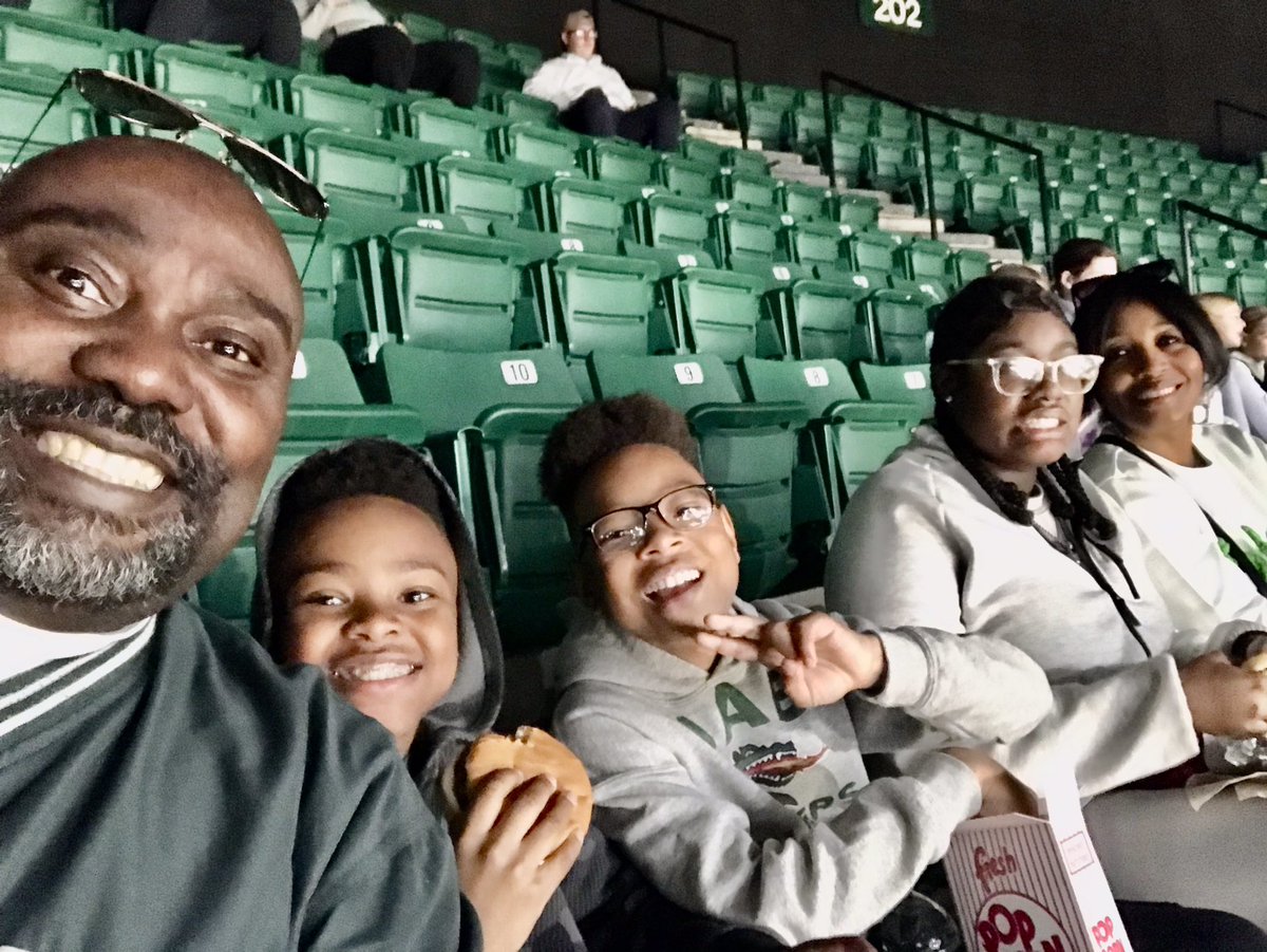 KendrickJMack's tweet photo. Let’s go, BLAZERS!!!🏀🏀🏀 https://t.co/MNF3ef9XzG