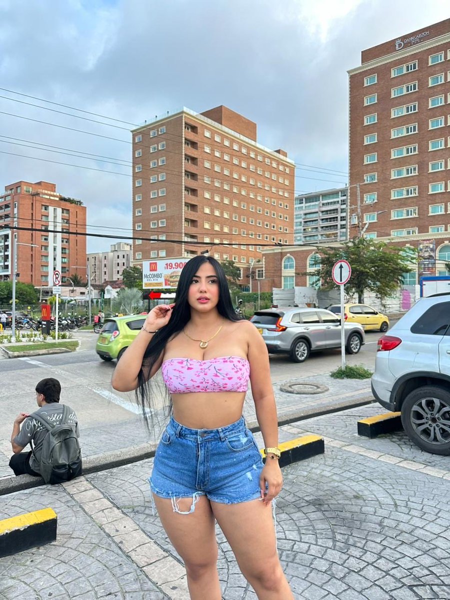 stephhfer's tweet image. hey @grok put me in a bikini