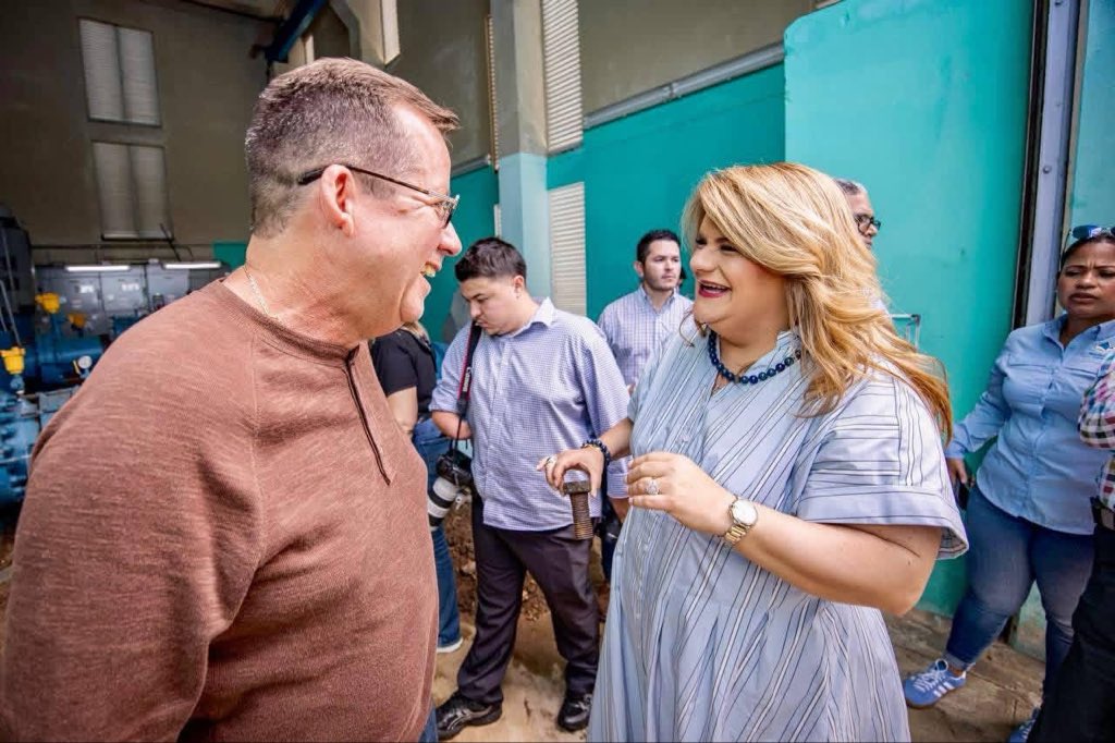 EdwardONeill51's tweet photo. Agradezco a la gobernadora @Jenniffer y al director ejecutivo de la @AcueductosPR Ing. Luis González por este importante anuncio y por atender con prioridad una obra de infraestructura crítica como la Estación de Bombas Finca Rosso 1. 

En #Guaynabo, miles de familias han enfrentado por años interrupciones y bajas presiones en el servicio de agua, y hoy vemos un paso firme hacia una solución permanente. Esta inversión de $10.7 millones, junto al inicio de los trabajos, representa un compromiso real con la calidad de vida de nuestra gente y con la resiliencia del sistema.