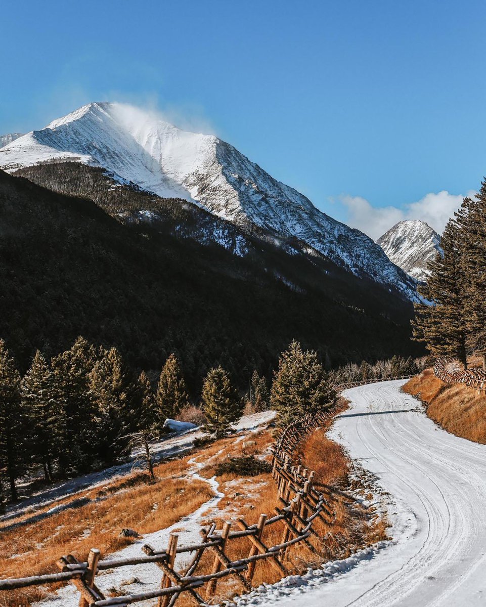 Your Sunday Montana moment- 
Sunday Drive

Remember going for a  Sunday Drive? Does anyone still do that?