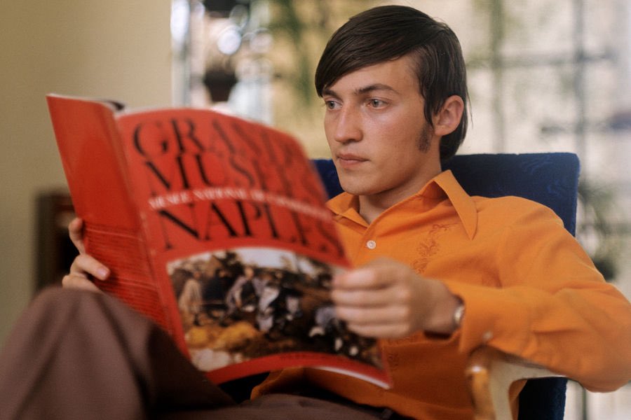 En el próximo capítulo de JAQUEa2 vamos a recordar los momentos más jugosos de la vida de Anatoli Kárpov. 

Pero nos falta contar con la opinión de la afición. ¿Qué dirías de Tolia?