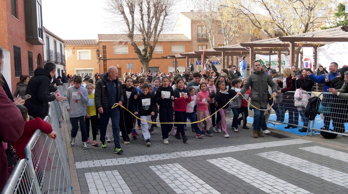 La promoción del deporte en edad escolar es una máxima para el ayuntamiento y durante todo el año ofrece diversas opciones donde los clubes locales se conectan con ellos para ofrecer una primera toma de contacto.