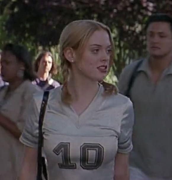 jlinzombie's tweet image. Passou 30 anos e ainda não teve uma loira melhor que ela.