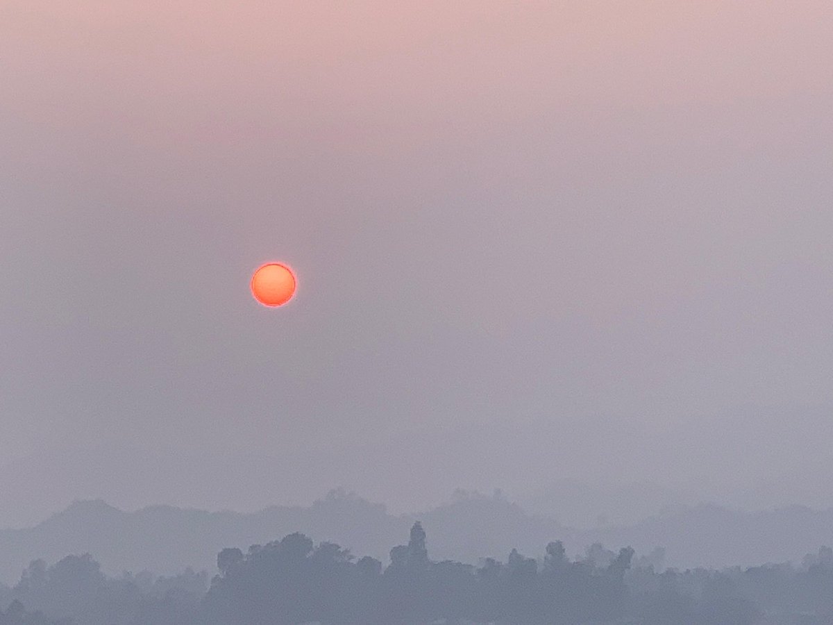 JFR_Rohingya's tweet photo. The most beautiful sunset view! 

#NatureBeauty #SunsetView 
#CampLifePhotography #NaturePhotography

📸 Photo: Rahmat Ullah https://t.co/ErZKn48viG