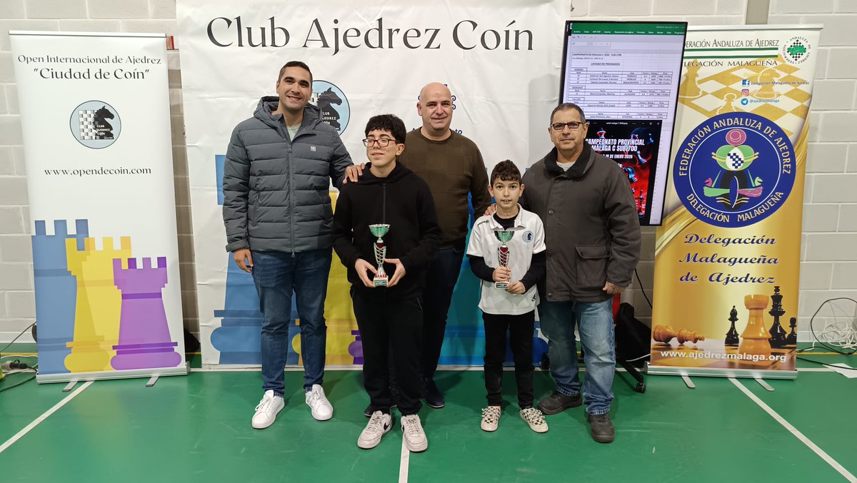 Campeonato de Málaga "C" Sub1700
Club Ajedrez Coín con una participación que puede calificarse, sin exagerar, de histórica en nuestra provincia: 33 jugadores de un mismo club en un torneo de ajedrez clásico, uno de cada tres participantes, dentro de un total de 98 participantes.