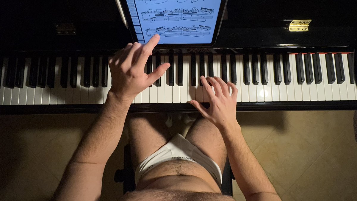 twinkitalian's tweet photo. I swear, playing naked makes me a better pianist 😛 https://t.co/B4ij3HRR7u