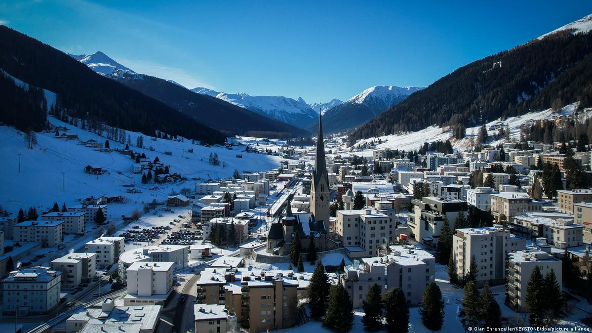 Will be certainly one of the more interesting #Davos2026 meetings in recent  times with US Pres Trump attending. Early FX quotes in APAC $EUR -0.16% $GBP  -0.2% $DKK -0.17%