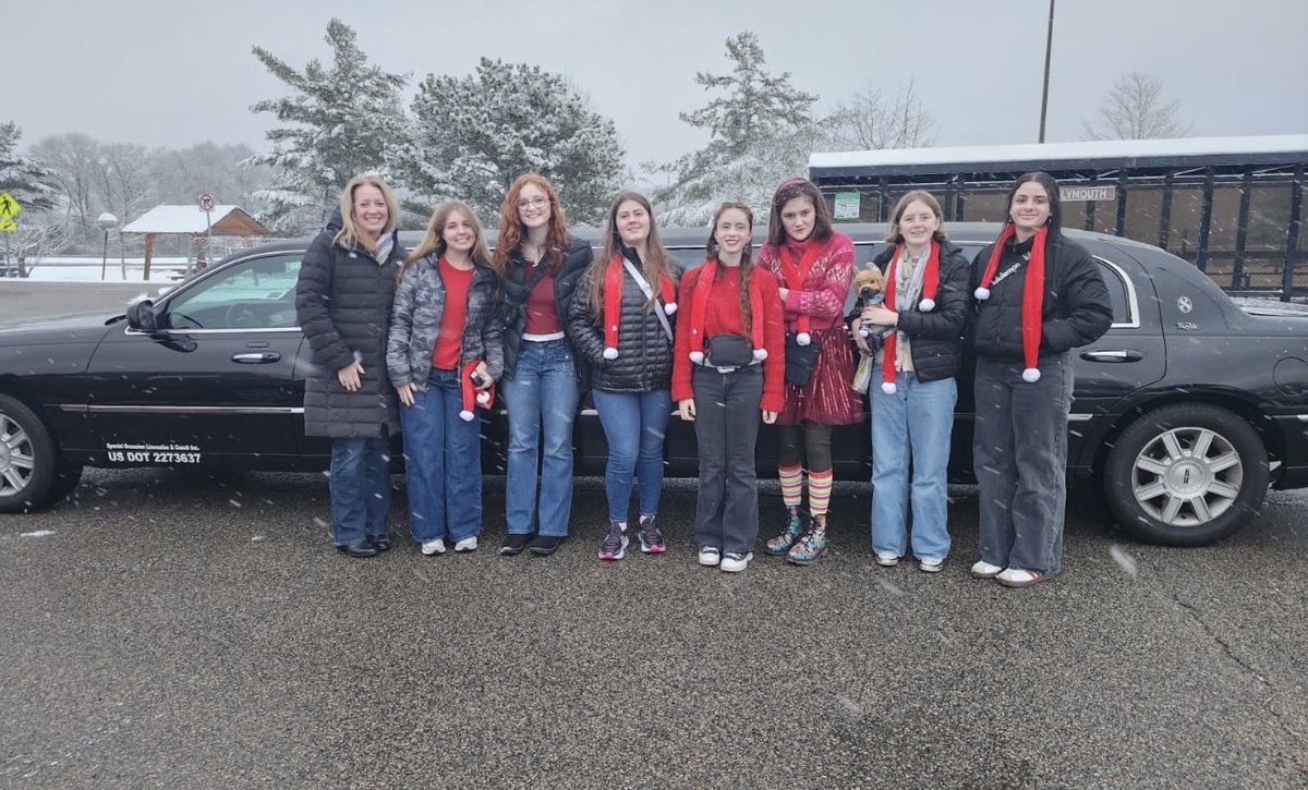 PlymouthCoach's tweet image. Awesome Plymouth Mom, Daughters and Daughter's friends took one of our stretch Limos to attend the Kiss 108 “Jingle Ball” Event at Boston’s TD Garden recently.
#southshoreslimoservice
#SpecialOccasionLimo
#arrivetogether
#girlsnightout 

plymouthcoach.com