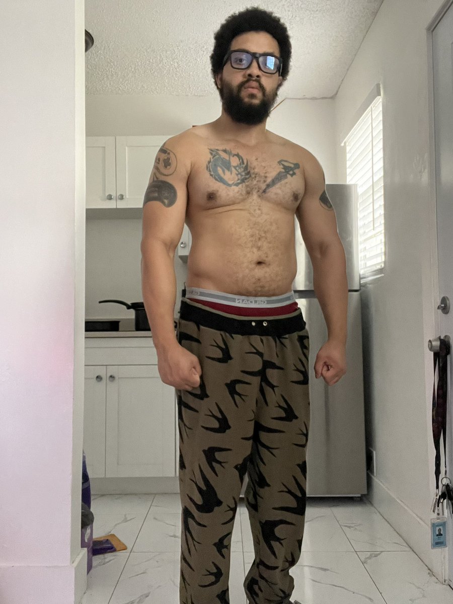 KBara4735's tweet image. Happy Sunday. I’m hungry now #workedout #starving