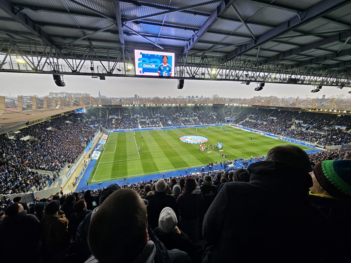 nnay27's tweet photo. @FrxM__ @BGroundhopping @Stadium_Tr On devait pas être loin j'ai presque cru que c'était mes photos 🤔😂 https://t.co/3SKVdErydm