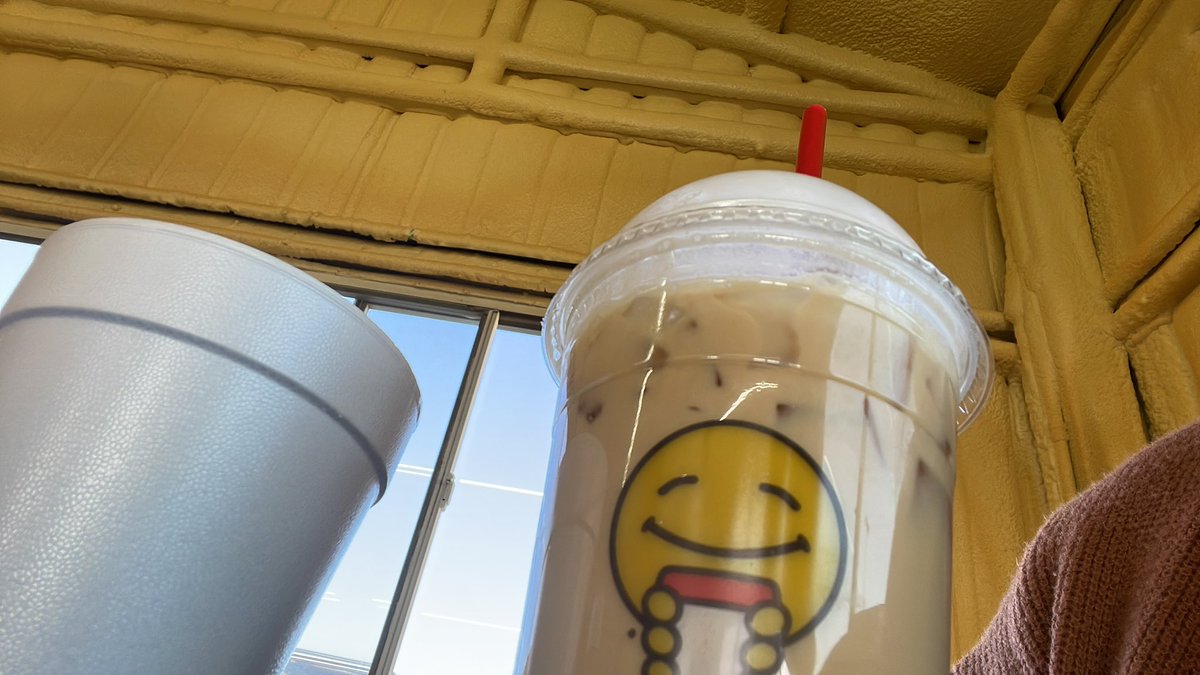 murdermeviolent's tweet image. MY FRIEND JUST BROUGHT ME A COFFEE WHILE IM AT WORK AAAAAA