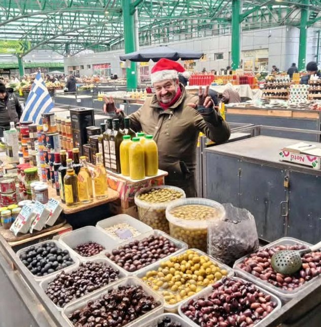 Lele_Mud's tweet image. Poznanik Grk ima tezge u Bloku 44 na pijaci. 
Na instagramu mu je nalog maslinjak_44.