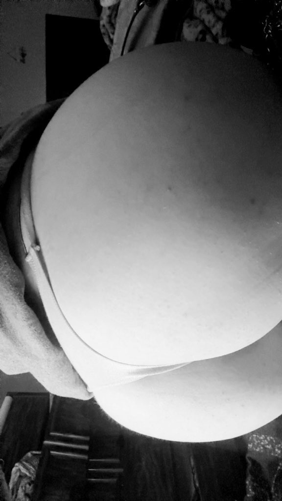 uyodaddysonn's tweet photo. rt and i’ll prolly sit on ur face tbh . https://t.co/8CL2HeCeHj