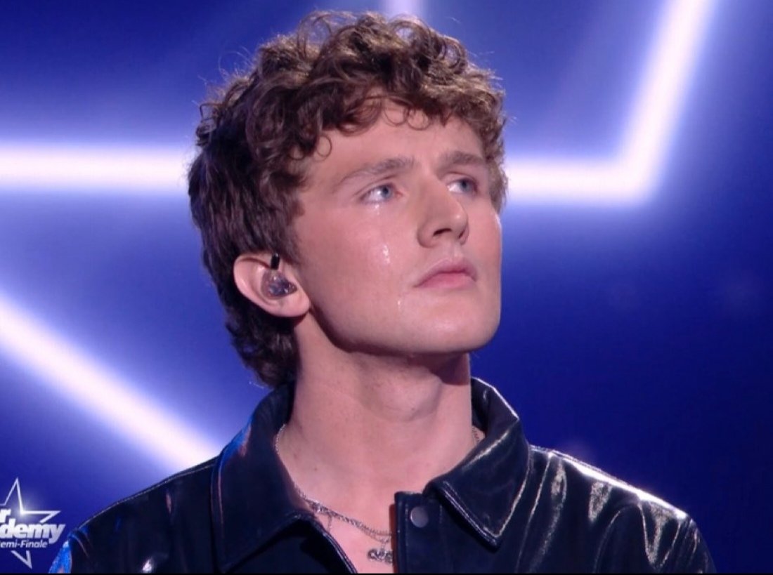 AliaOnX's tweet photo. Bastiaan ressemble trait pour trait au personnage légendaire de l'Antiquité. 🗿

#StarAcademyLeLive #StarAcademy #StarAcademyLive https://t.co/vuByElfGZj