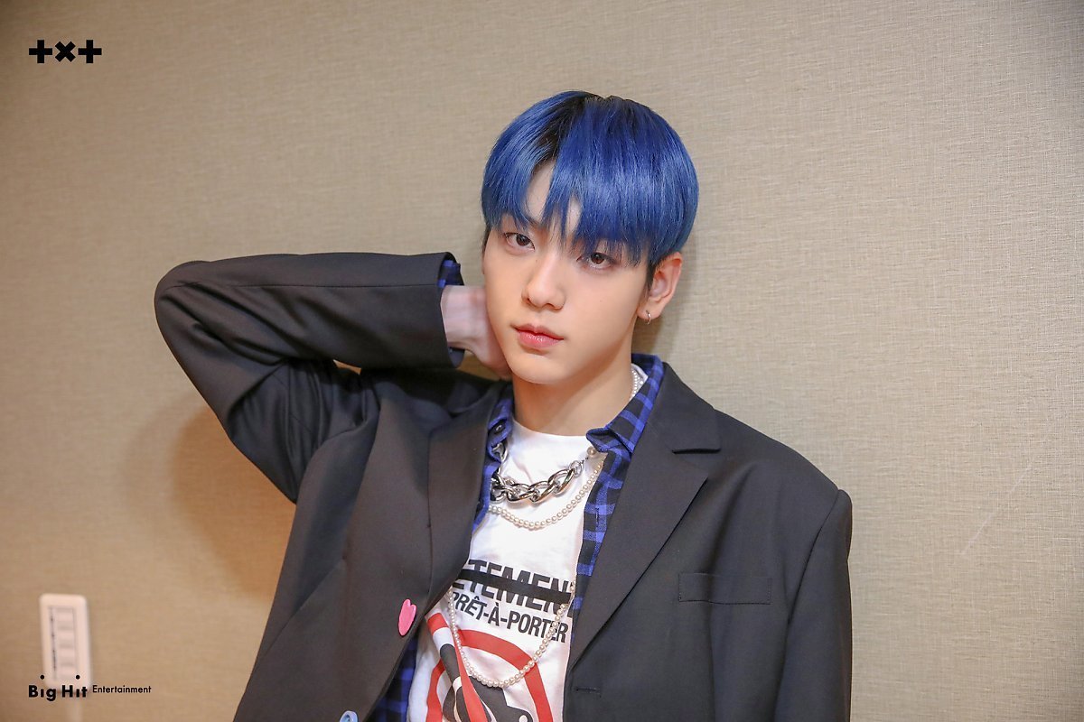 :　𝐓EENS 𝐗 𝐓ITANS　☁️　✶　! tweet media