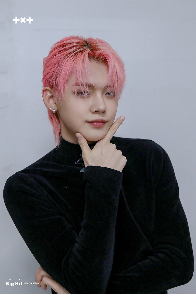 :　𝐓EENS 𝐗 𝐓ITANS　☁️　✶　! tweet media
