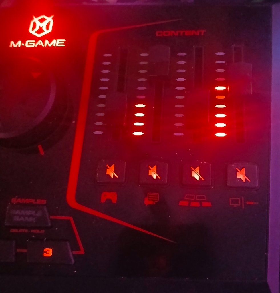 MetriusMD's tweet image. Just for my #birthday all new everything pc and mic with a mixer