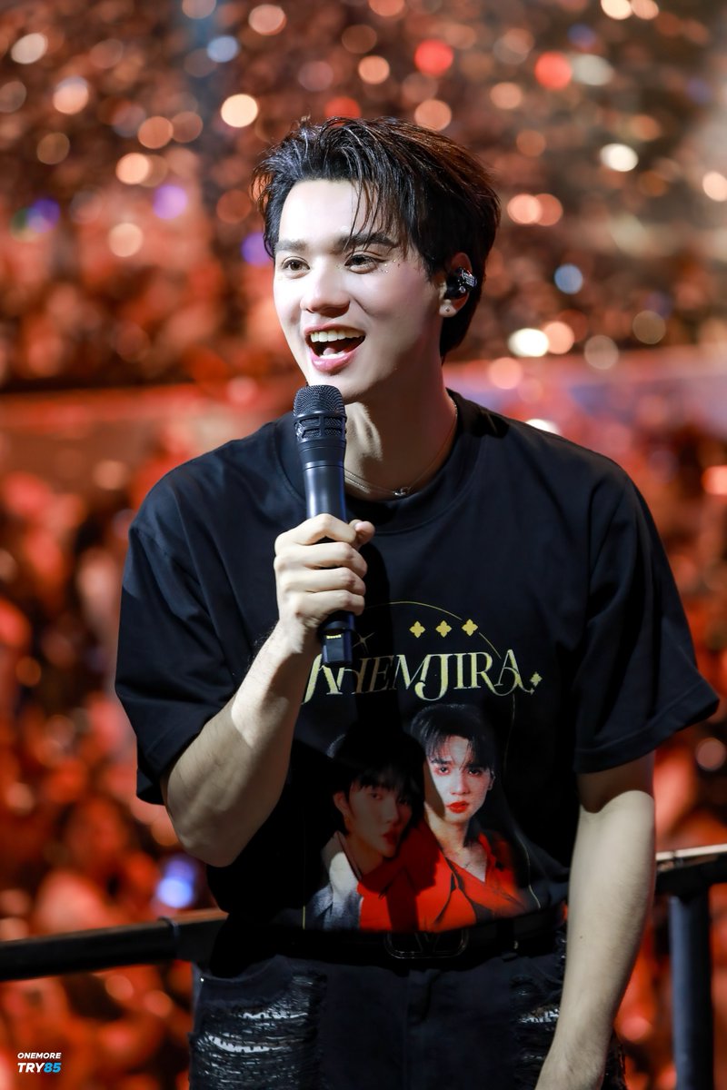 OneMoreTry85's tweet image. “เราภูมิใจทุกครั้งที่เห็นเขามีความสุขกับสิ่งที่เขารักแล้วเขาทำมันออกมาดี อยากให้เขาภูมิใจในตัวเองเยอะๆเลย ทุกอย่างที่เขาตั้งใจทำ สำหรับเรามันดีที่สุดเลย อยากให้เขารู้ว่าเรารักในสิ่งที่เขาทำเสมอ”  🦆🐰

GOLDEN TIME KNP TFO
#KhemjiraConcertDay2
#KengNamping #เก่งน้ำปิง