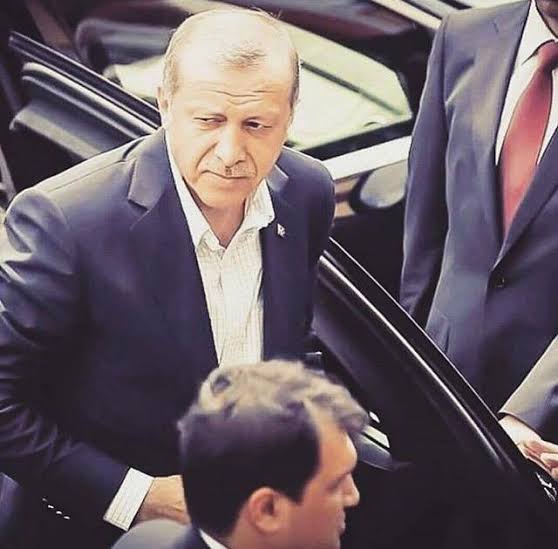 🔹Karabağ'ı alacağım dedi. Aldı
🔹Kapalı Maraş'ı açacağım dedi. Açtı
🔹Ayasofya'yı cami yapacağım dedi. Yaptı
🔹Fetoyu silkeleyeceğim dedi. Silkeledi
🔹Başörtüsünü serbest bırakacağım dedi. Bıraktı
🔹 CHP zihniyetinin Türkiye'yi sömürmesine son vereceğim dedi. Verdi
🔹Şam'a Türk