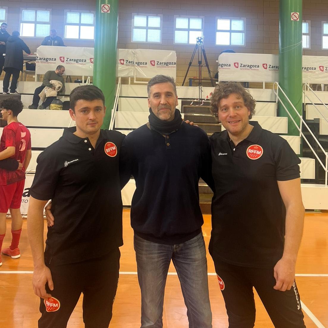 Juan Echevarría vocal de entrenadores del Comité de Fútbol Sala se ha desplazado hasta Zaragoza para apoyar a los seleccionadores de las #SeMadrid Sub-14 y Sub-16 Masculinas de Fútbol Sala en la Fase Previa del Campeonato de España, y celebrando el pase a las semifinales con