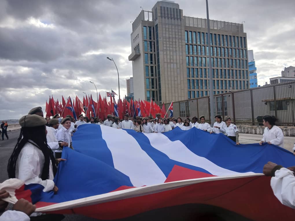 JLBrocheLorenzo's tweet photo. #Fidel " A nuestros hermanos de América Latina y del mundo debemos trasmitirles que el 
pueblo cubano vencerá" (19/4/2016)
#CubaEsCoraje https://t.co/XUOyqJ7HKn