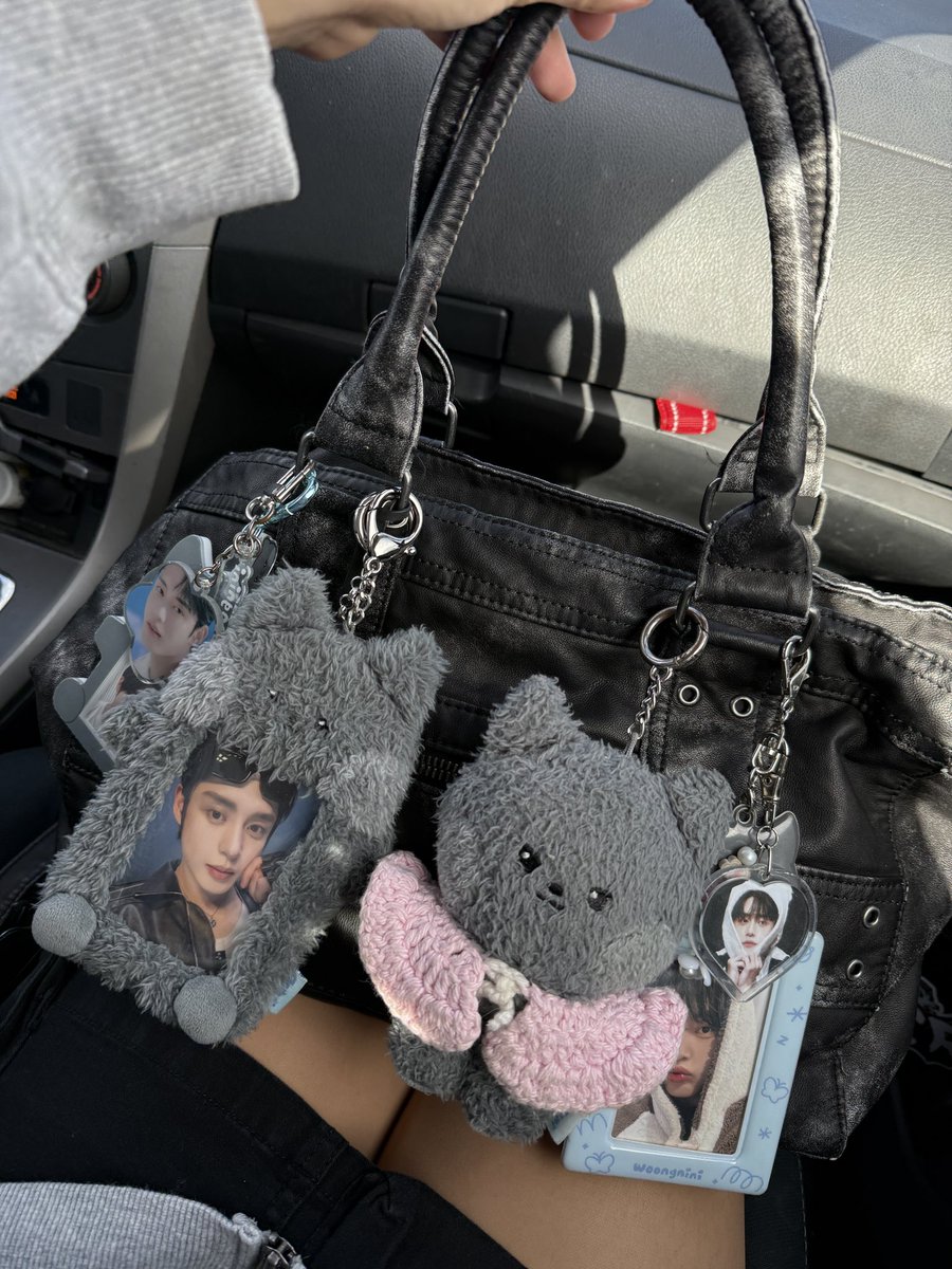 jebewoongies's tweet photo. got a new bag and ofc I had to jiwoong-fy it https://t.co/xEspLz7CAh