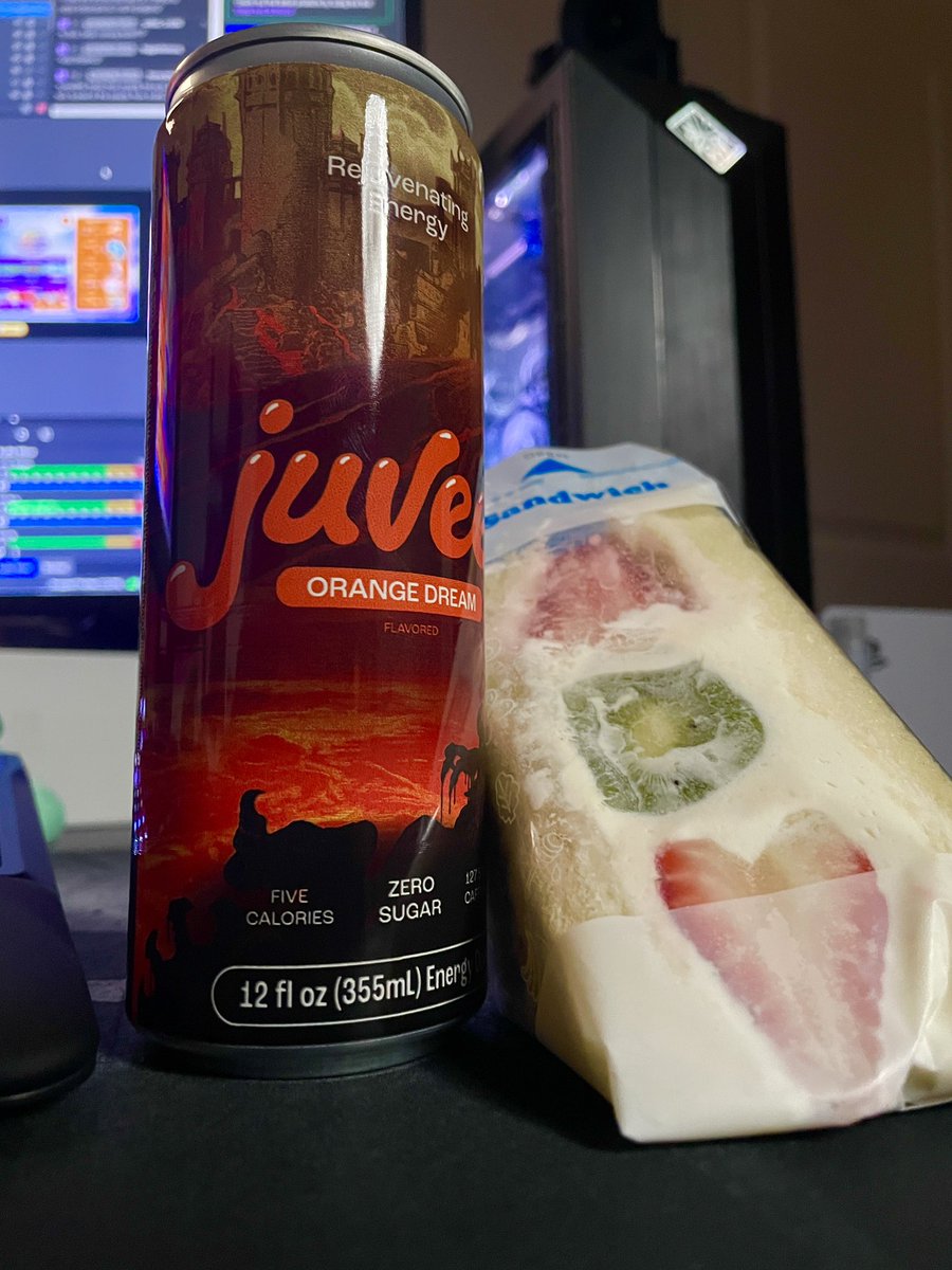 Got my snacks <a href="/drinkjuvee/">Juvee</a> on deck while watching the <a href="/UniteEsports/">Pokémon UNITE Championship Series</a> with chat! 🔥
#PokemonUnite