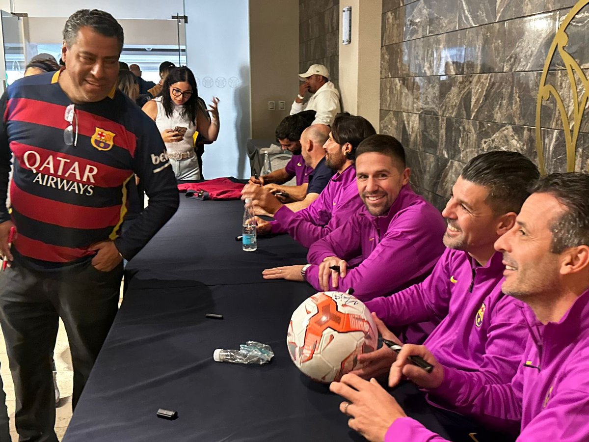 ImpactoMich's tweet photo. Leyendas del futbol internacional promueven las bellezas de Michoacán: Sectur

Más detalles 👉 https://t.co/oAThm3T9AK https://t.co/0JkNXxKw1X
