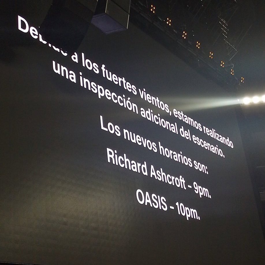 r_ashcroftarg's tweet photo. Mientras todos en River pasaban tensión flasheando que se cancelaba el show de Oasis del 16/11, Richard Ashcroft tranki haciendo jueguitos en el camarín 🙏🏻 https://t.co/q5Vepcazc7