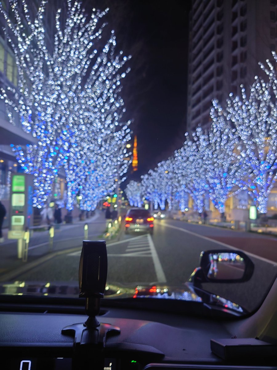 ask19700123's tweet photo. 六本木のイルミ。
東京タワーも。 https://t.co/Httbj7IC6F