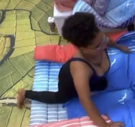 Quero muito saber qual o diagnóstico do Pedro pq eu convivi 1 ano com esquisofrênicos, bipolaridade e outros transtornos e NUNCA NUNCA, vi nenhum dos meninos agindo assim como ele 
Nem os dependentes em abstinência agiam assim, nenhum deles provocava a paciência dos outros, fazia