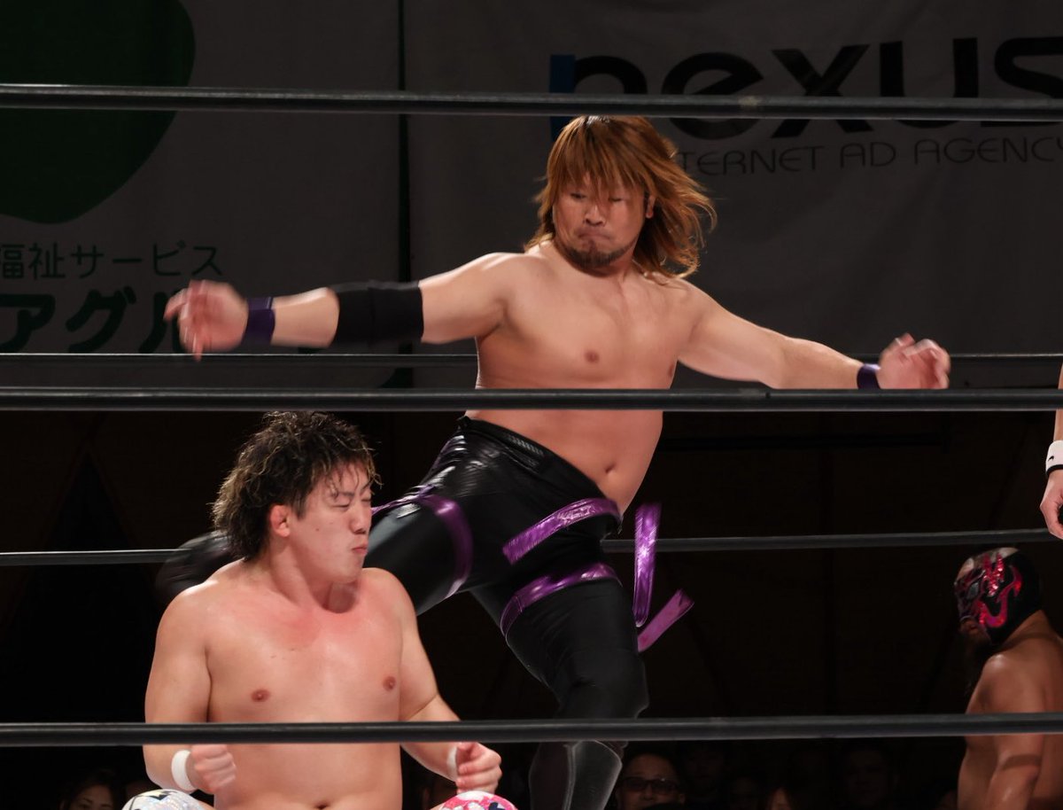 Cg4ueBgYOsI1T53's tweet image. 浅川さんの分厚い胸板、鋭いサッカーボールキック、重いエルボー

#浅川紫悠
#Roguenation
#大阪プロレス