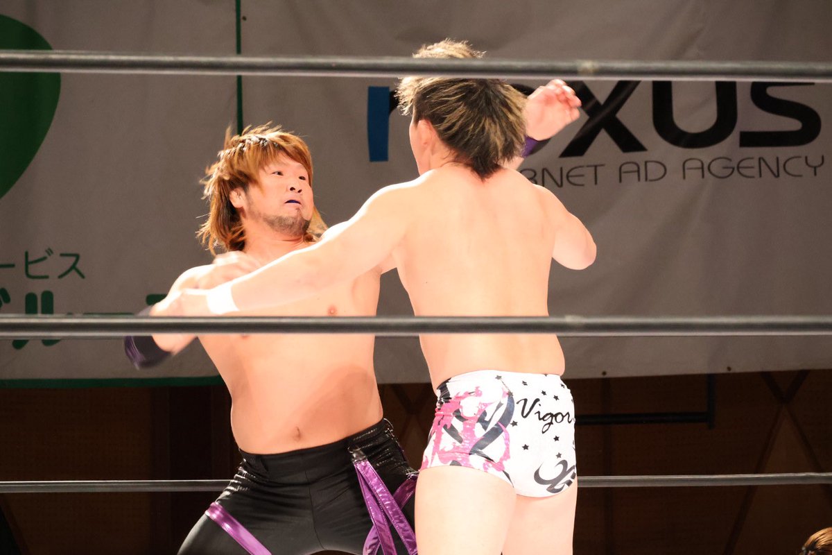 Cg4ueBgYOsI1T53's tweet image. 浅川さんの分厚い胸板、鋭いサッカーボールキック、重いエルボー

#浅川紫悠
#Roguenation
#大阪プロレス