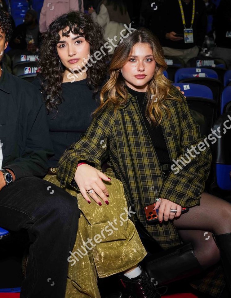 mariacomenta_'s tweet image. e quando a trilogia de londres foi confirmada e tentaram criar rivalidade feminina mas elas são literalmente assim ❤️