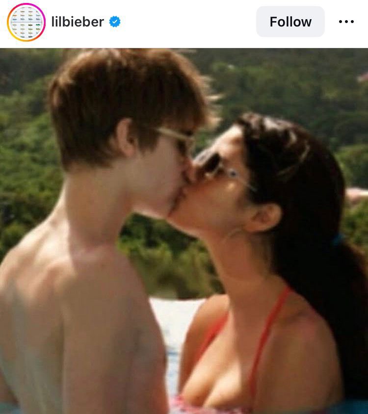iOS_Mikey's tweet image. 🚨BREAKING NEWS: Justin Bieber, who has been married for eight years and is a father, liked a recent comment on an Instagram post he did in 2016 featuring a kissing photo with his ex-girlfriend Selena Gomez.