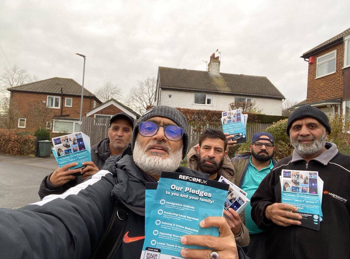 AbuHafsah1's tweet photo. An Anti-Immigrant party uses Immigrants to distribute leaflets.

You couldn’t make this up 😂 https://t.co/8A9Jf6VYEE