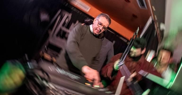 politicanatuga's tweet image. António José Seguro (PS) - also known as DJ Tony62 - was pushed out of PS by António Costa, went into airplane mode for 10 years (just look at his feed) and came back to apparently become the next President of Portugal (2025).