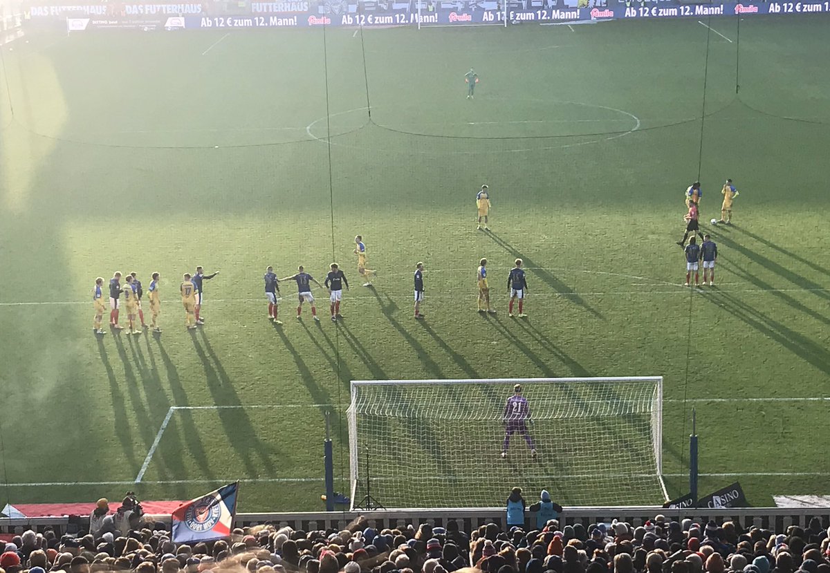 BlueFoxAtTheSea's tweet photo. Shadows. #KSV #KSVFCP #Holstein #Kiel #Germany https://t.co/VNAjM3pnUC